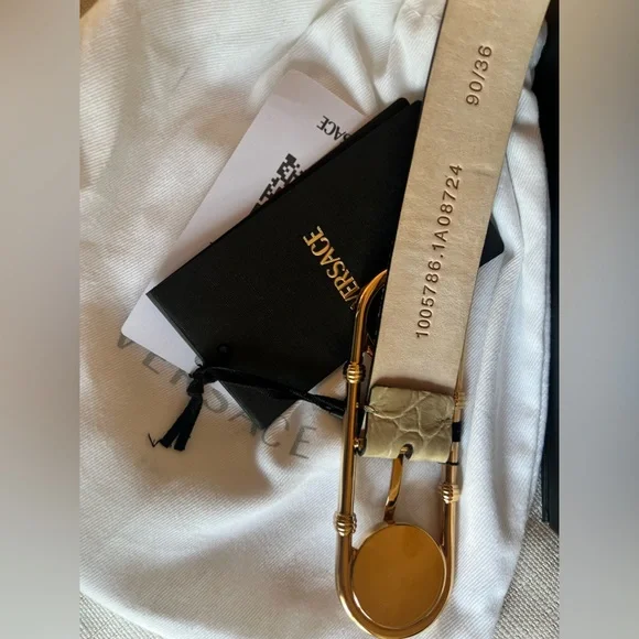 【関税&送料込】Versace Cintura Safety Pin Versace Medusa Safety Pin Leather Belt | Saks Fifth Avenue